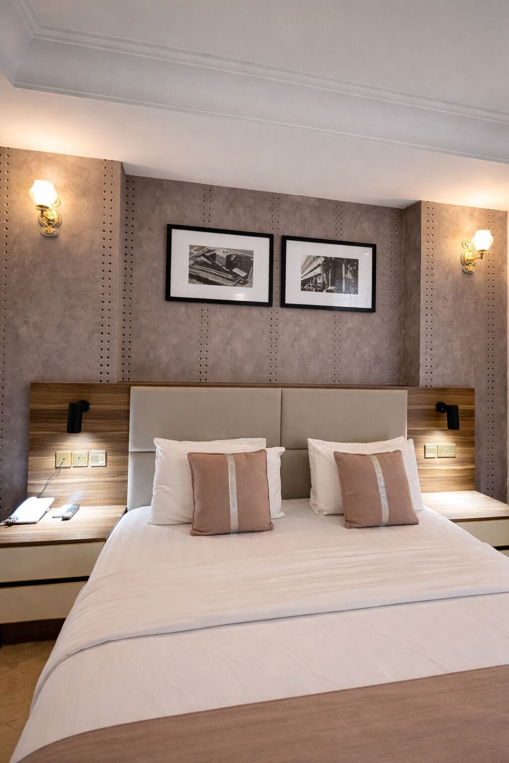 Royal Suite | Premium bedding, individually decorated, desk, laptop workspace