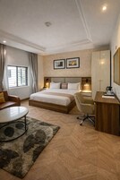 Executive Room | Premium bedding, individually decorated, desk, laptop workspace