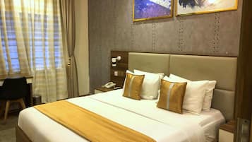 Kamar Klasik | 1 kamar tidur, seprai premium, didekorasi berbeda-beda, dan meja kerja