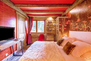 3 chambres, coffres-forts dans les chambres, bureau