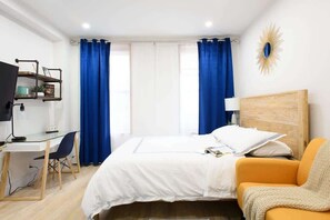 Skrivebord, strygejern/strygebræt, Wi-Fi, sengetøj