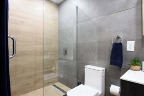 Bruser, hårtørrer, håndklæder