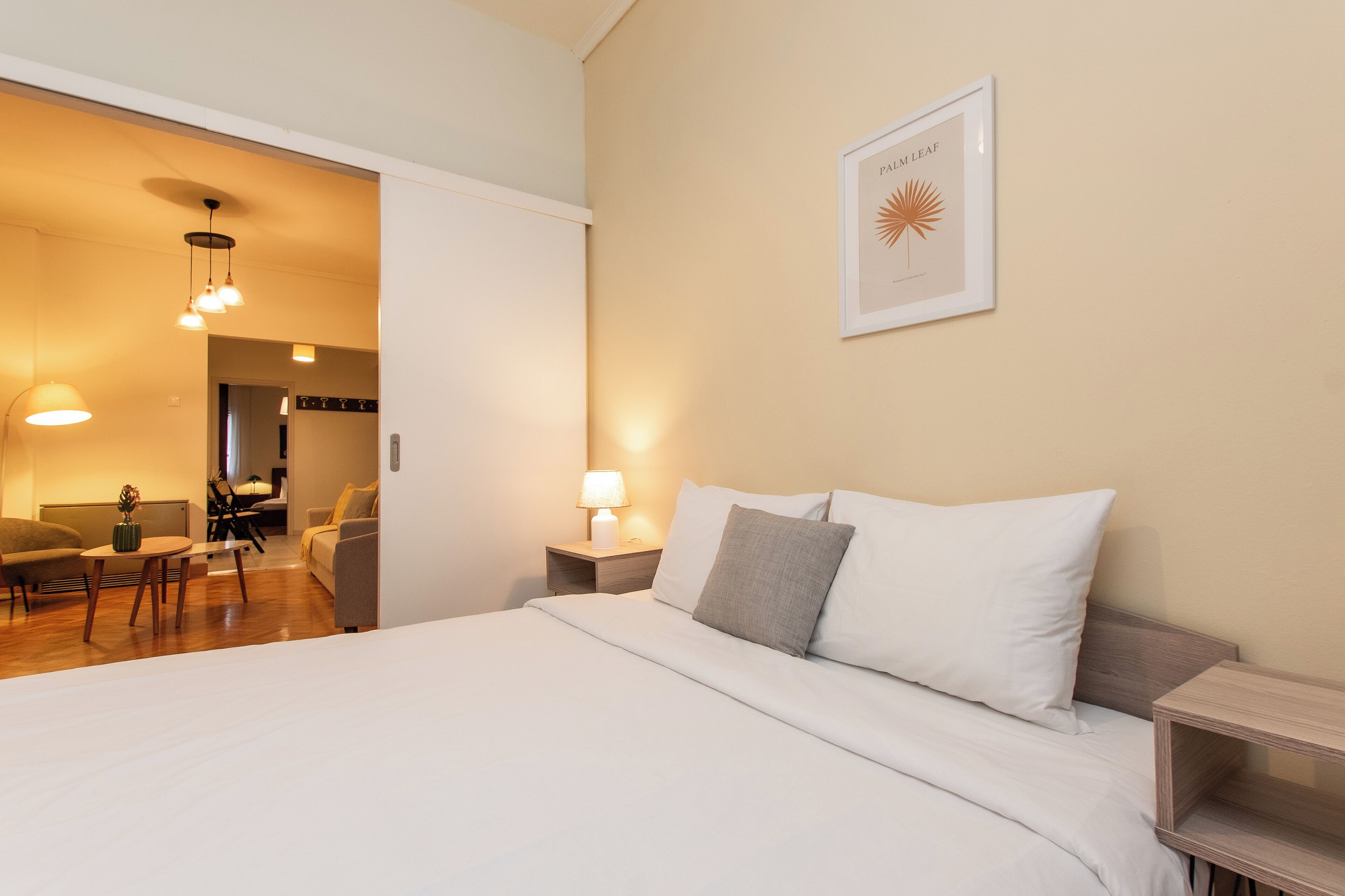 4 habitaciones, tabla de planchar con plancha y cuna de viaje 