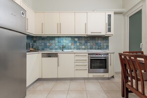 Kühlschrank, Ofen, Herdplatte, Geschirrspüler