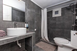 淋浴设施、吹风机、毛巾