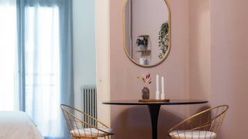 4 habitaciones, tabla de planchar con plancha y cuna de viaje