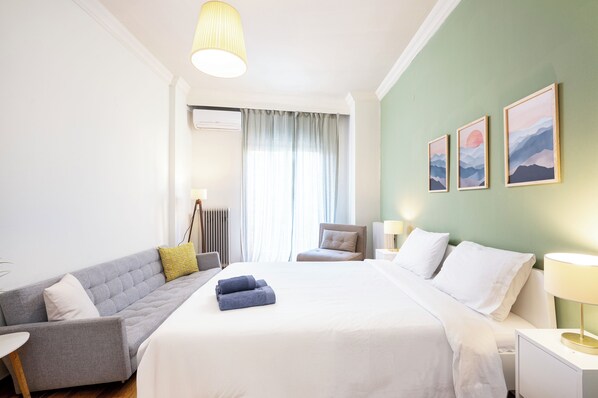 4 makuuhuonetta, äänieristys, silitysrauta/-lauta, vauvan matkasänky