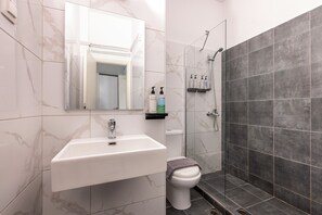 Shower, free toiletries, hair dryer, towels - Houseloft Bianca Vision (Thessaloniki)