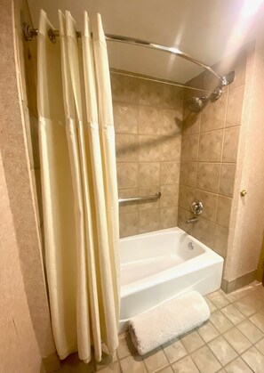 Bathtub, hair dryer, towels, soap - Indoor/Outdoor pool, shops, restaurants, biking and hiking, elevator access! (Mount Crested Butte)