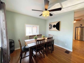 Dining - Hidden Pearl Short Term Rental (Thunder Bay)
