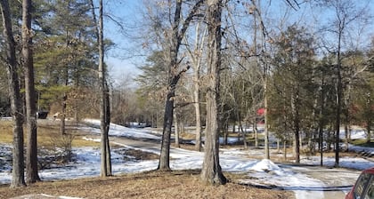 Hunter Lodge (Secluded in Amish Country and peaceful)