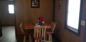 Dining - Hunter Lodge (Secluded in Amish Country and peaceful) (Peebles)