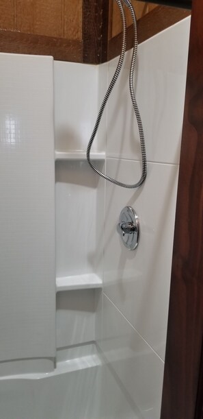 Towels, soap, toilet paper - Hunter Lodge (Secluded in Amish Country and peaceful) (Peebles)