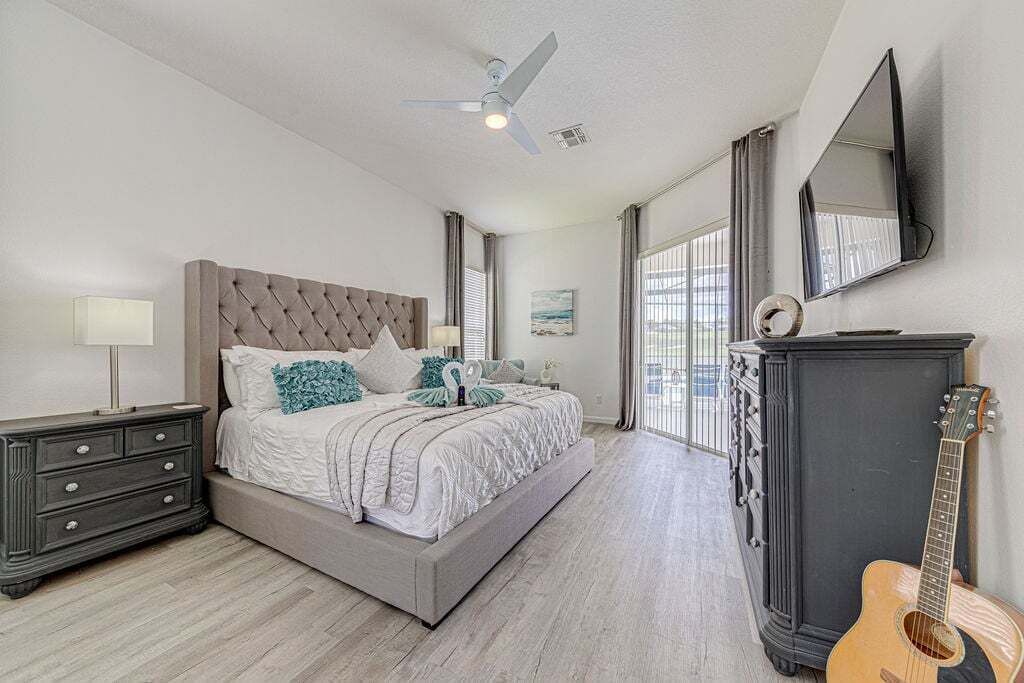 5 bedrooms, iron/ironing board, free WiFi, bed sheets