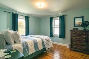 3 bedrooms, desk, free WiFi, bed sheets