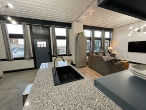 Interior - Beautiful 2b/2bth near downtown and the park. (Mountain Home)