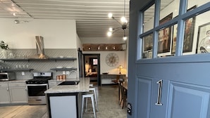 Kaffetrakter/tekoker, kjøleskap, mikrobølgeovn og ovn