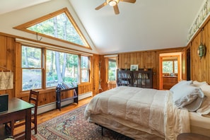 4 bedrooms, travel crib, WiFi, bed sheets