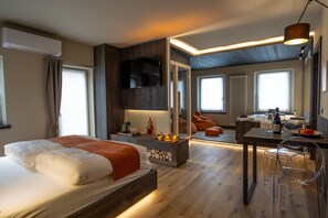 1 bedroom, in-room safe, free WiFi, bed sheets