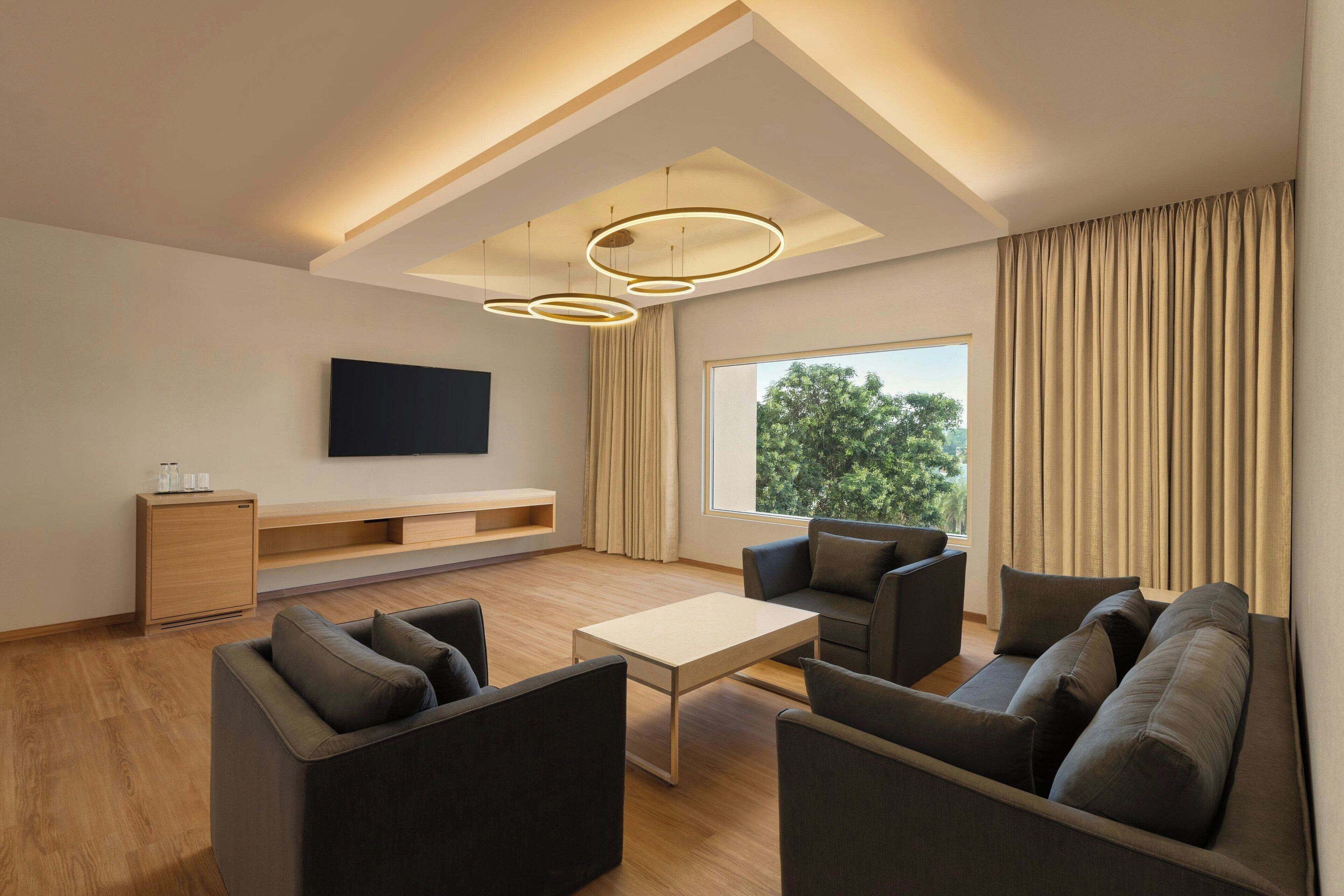 executive suite, 1 king bed, non smoking, city view | living room | 55-inch flat-screen tv with satellite channels, tv