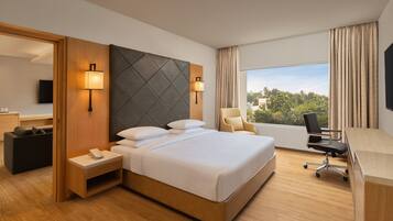 Executive Suite, 1 King Bed, Non Smoking, City View | Egyptian cotton sheets, premium bedding, down duvets, memory-foam beds