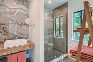 Shower, hair dryer, towels