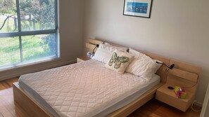 4 bedrooms, iron/ironing board, WiFi
