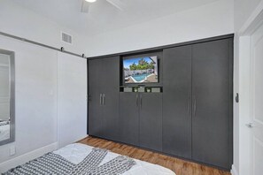 5 Schlafzimmer, Schreibtisch, Bügeleisen/Bügelbrett, kostenloses WLAN
