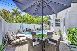 Outdoor dining - Heated Pool! 5 Bedrooms+1 Mile To Beach/Las Olas! (Fort Lauderdale)