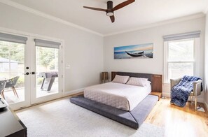 4 camere, una scrivania, ferro/asse da stiro, culla da viaggio