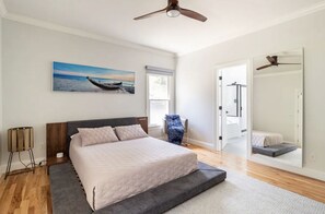 4 bedrooms, desk, iron/ironing board, travel cot - Lake Jeanette Luxury Escape - 4BR + Office + EV (Greensboro)