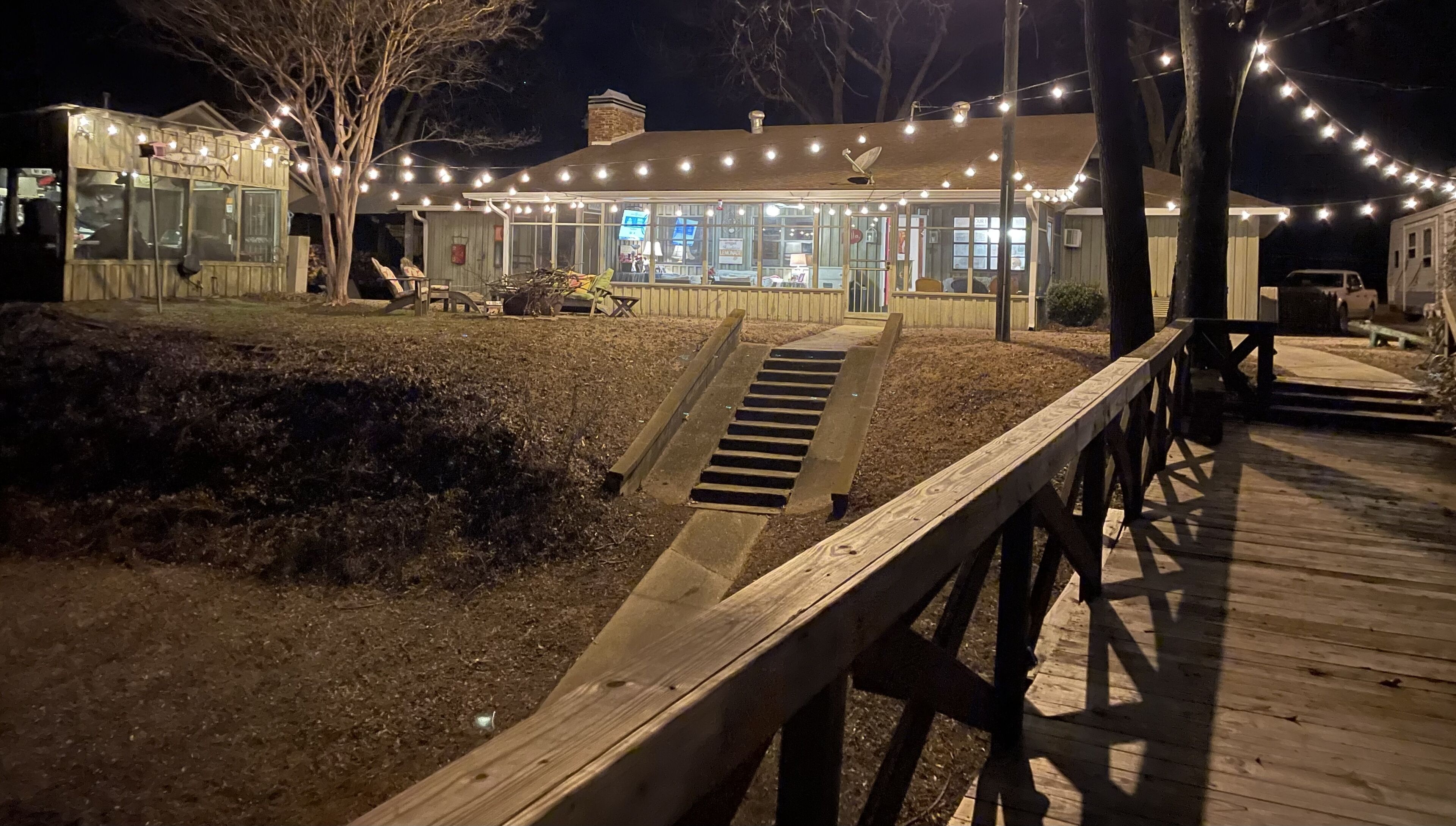 Pier 332 over Moon Lake- the perfect getaway near Clarksdale, MS & Helena, AR 