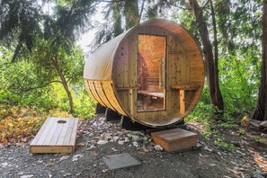 Sauna - Private Waterfront Spa Retreat + Movie Theater (Port Townsend)