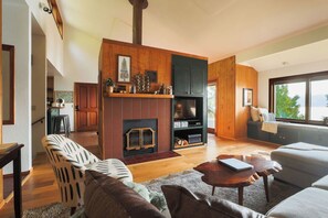 Smart-TV, Kamin, Videospiele, DVD-Player