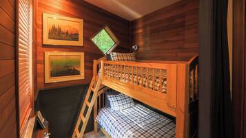 3 bedrooms, iron/ironing board, travel cot, free WiFi