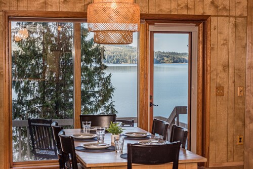 Private Waterfront Spa Retreat + Movie Theater