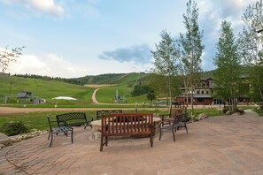 Outdoor dining - Granby Ranch Haven: Outdoor Pool & Biking Fun (Granby)