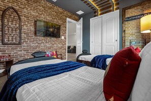 5 bedrooms, travel cot, WiFi, bed sheets