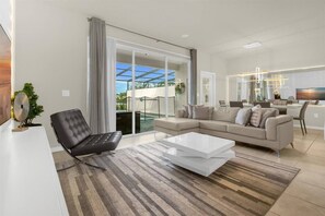 TV - 5 Bedrooms/ 4 Bathrooms/ Solterra (7561 OS) (Davenport)