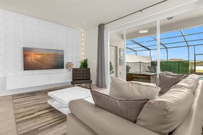 TV - 5 Bedrooms/ 4 Bathrooms/ Solterra (7561 OS) (Davenport)