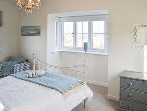 3 室のベッドルーム、WiFi (無料)、ベッドシーツ