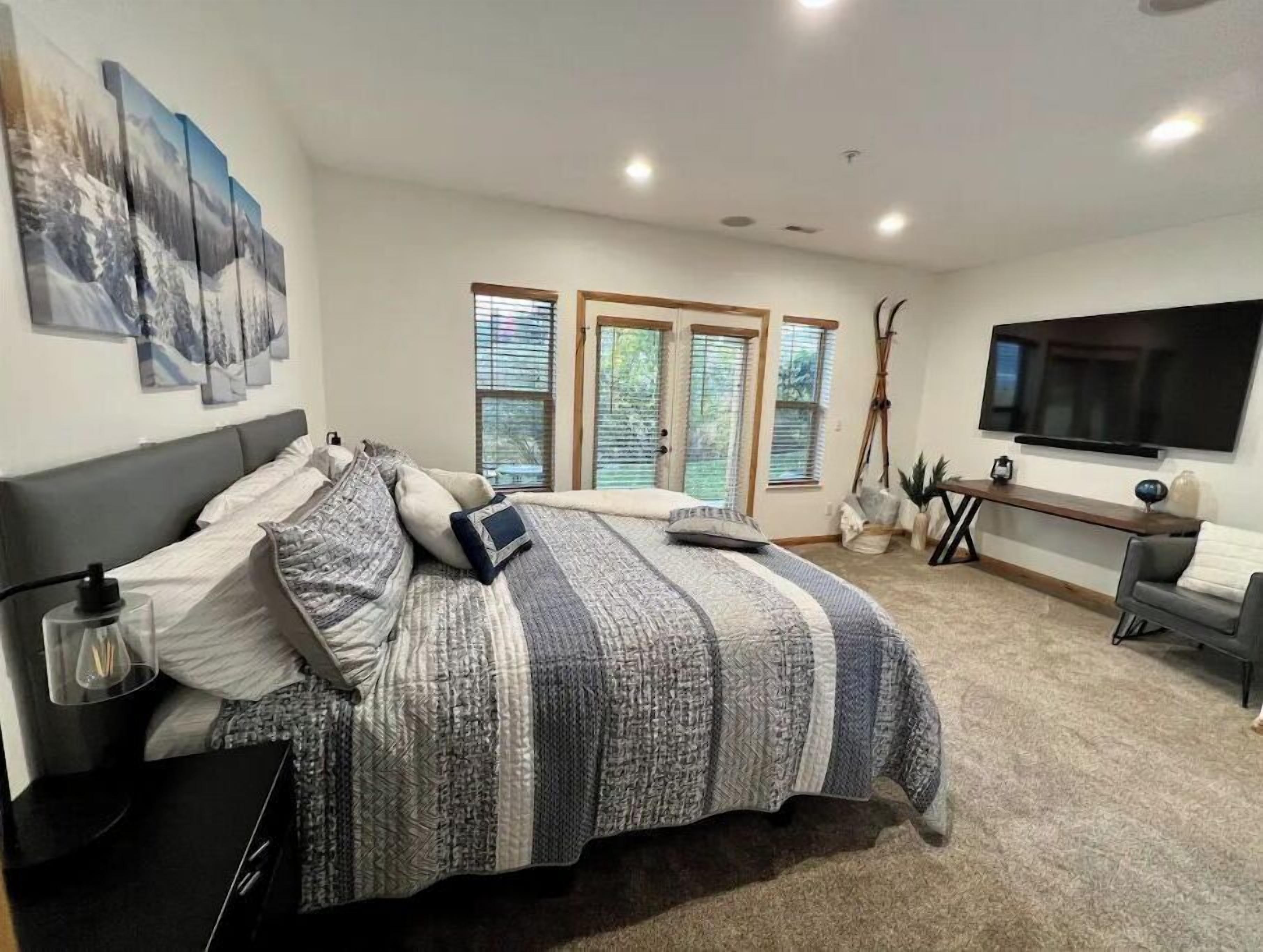 3 habitaciones, escritorio, tabla de planchar con plancha y wifi gratis 