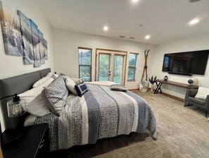 3 bedrooms, desk, iron/ironing board, free WiFi - Spacious Eden Retreat – Modern Comfort, Scenic Views & Room for 11 (Eden)