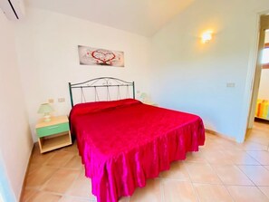 Apartamento | 2 dormitorios y tabla de planchar con plancha