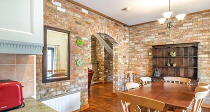 Shire Horse Barn - UK36672