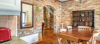 Shire Horse Barn - UK36672