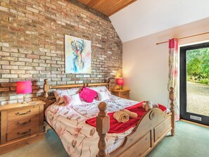 3 bedrooms, free WiFi, bed sheets
