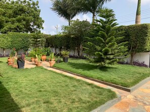 Property grounds - Charming  house <br>This unique place has a style all its own in Tema. (Tema)