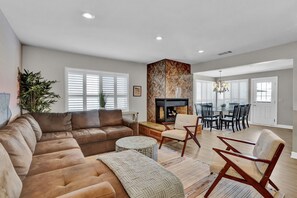 Smart TV, fireplace, video games, books - Huge Beach house Steps to Sand! Star Gazing on the Roof Deck w/Firepit +Dogs! (Oxnard)