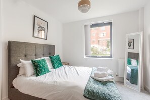 2 bedrooms, blackout drapes, iron/ironing board, free WiFi - Amazing 2 bed Apartment in York Centre (York)